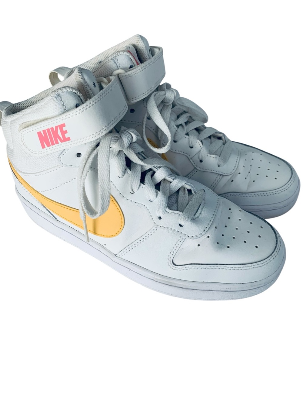🔥SALE🔥NIKE MID-TOP COURT BOROUGH SNEAKERS. GREAT CONDITION!